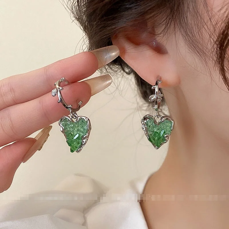 

Temperament Gradient Color Love Heart Crystal Earrings Creative Women Shining Zircon Thorns Dangle Earring Wedding Party Jewelry