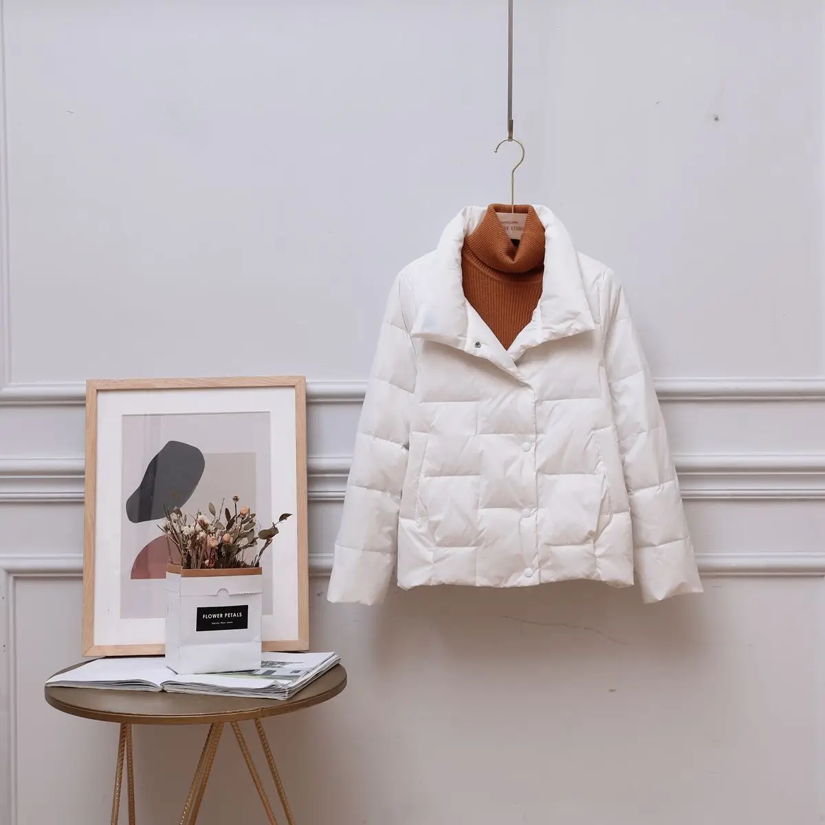 2023 Autumn and Winter Women's Short Down Jacket Stand Collar Loose Thin Fashion Generous Coat Female White Duck Down M09