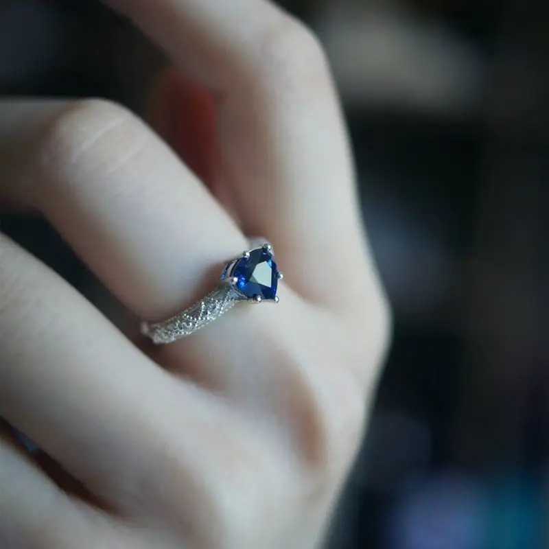 

Женское кольцо с сапфировым камнем S925, с инкрустацией