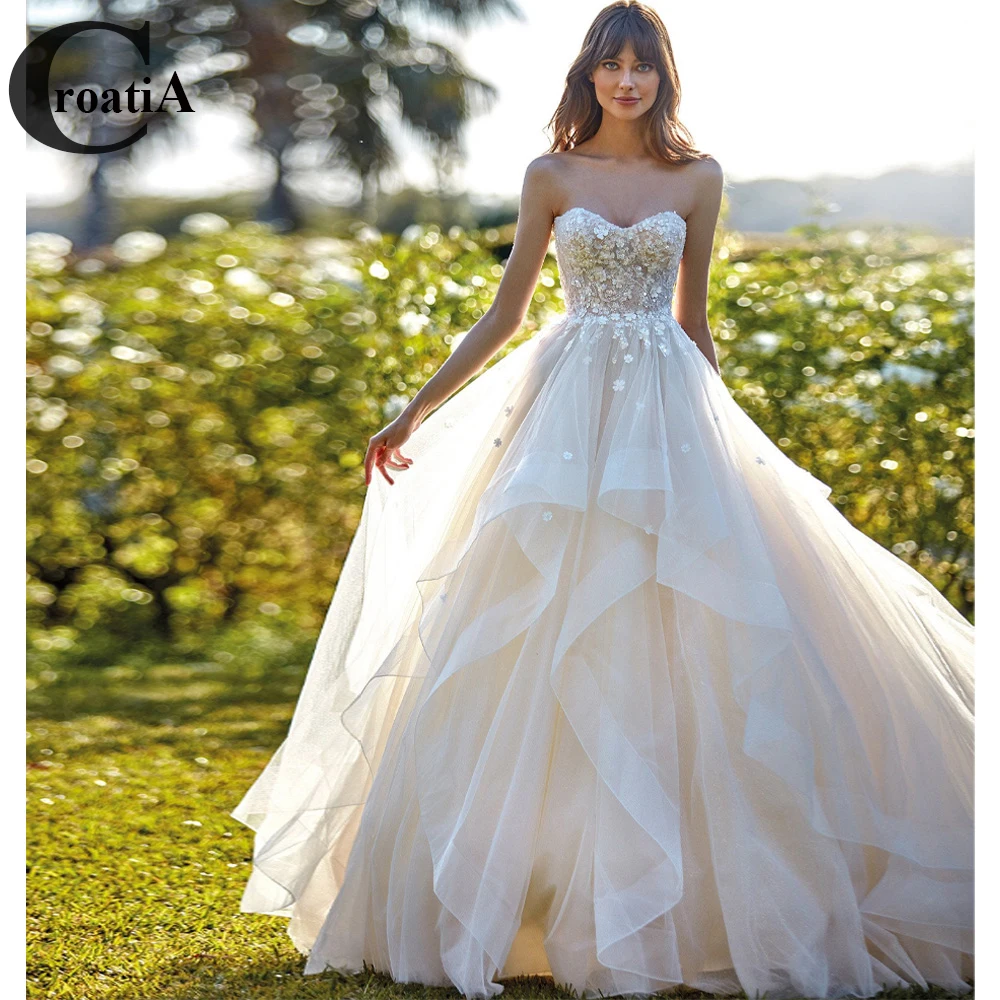 

Croadia Sweetheart Fashionable Wedding Dresses For Bride Sleeveless Court Train Backless Ruffles Appliques Tulle A-Line Pleat