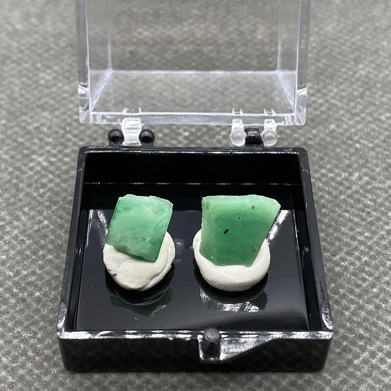 

100% натуральный зеленый изумруд, минеральный драгоценный камень, образцы кристаллов, камни и кристаллы, кристаллы кварца + коробка 3,5 см
