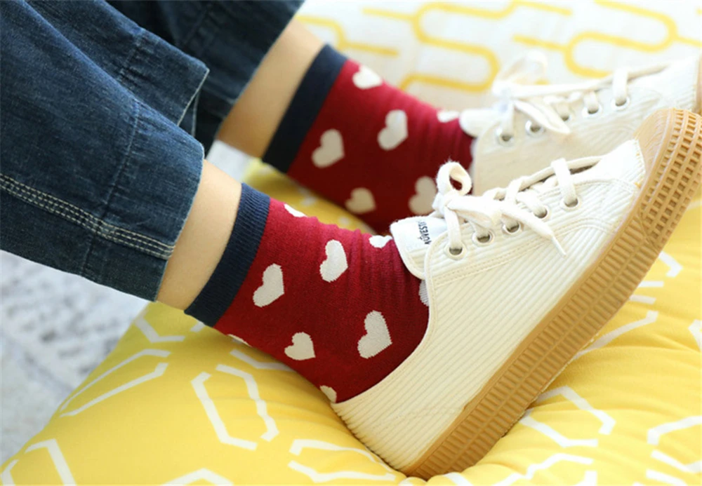 

Harajuku Colorful Love Heart Patterned Socks Happy Funny Sokken Preppy Style Sock Cute Love Heart Sweet Girl Style Socks Mujer