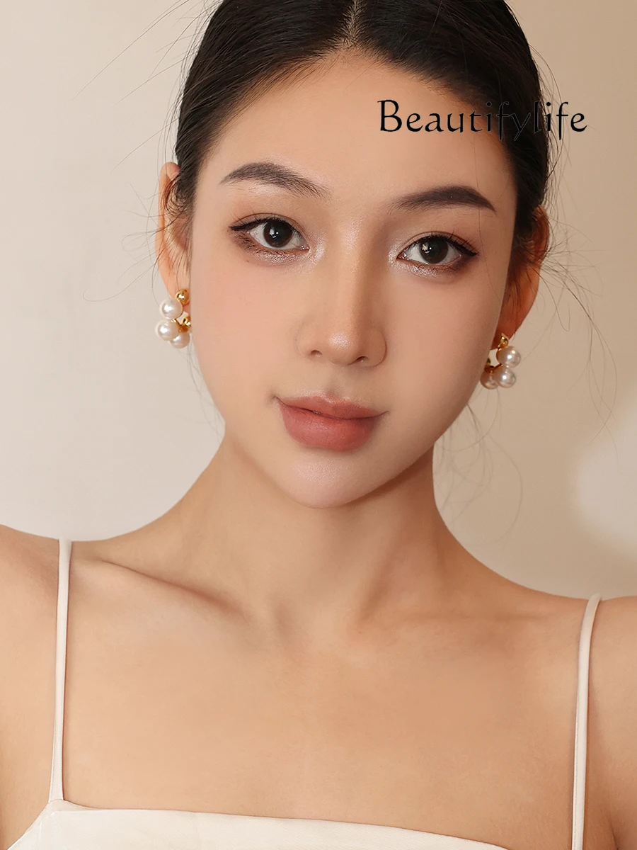 Нежные и современные серьги-гвоздики с жемчугом Сваровски простые