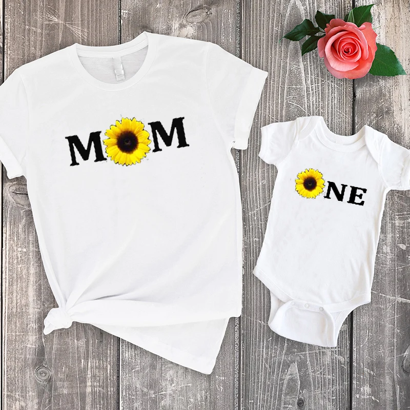 

1st Birthday Shirts for Mom and Dad Parents Sisters Tee Mommy and Me Print Fashion Matching Sunflower Family Shirts