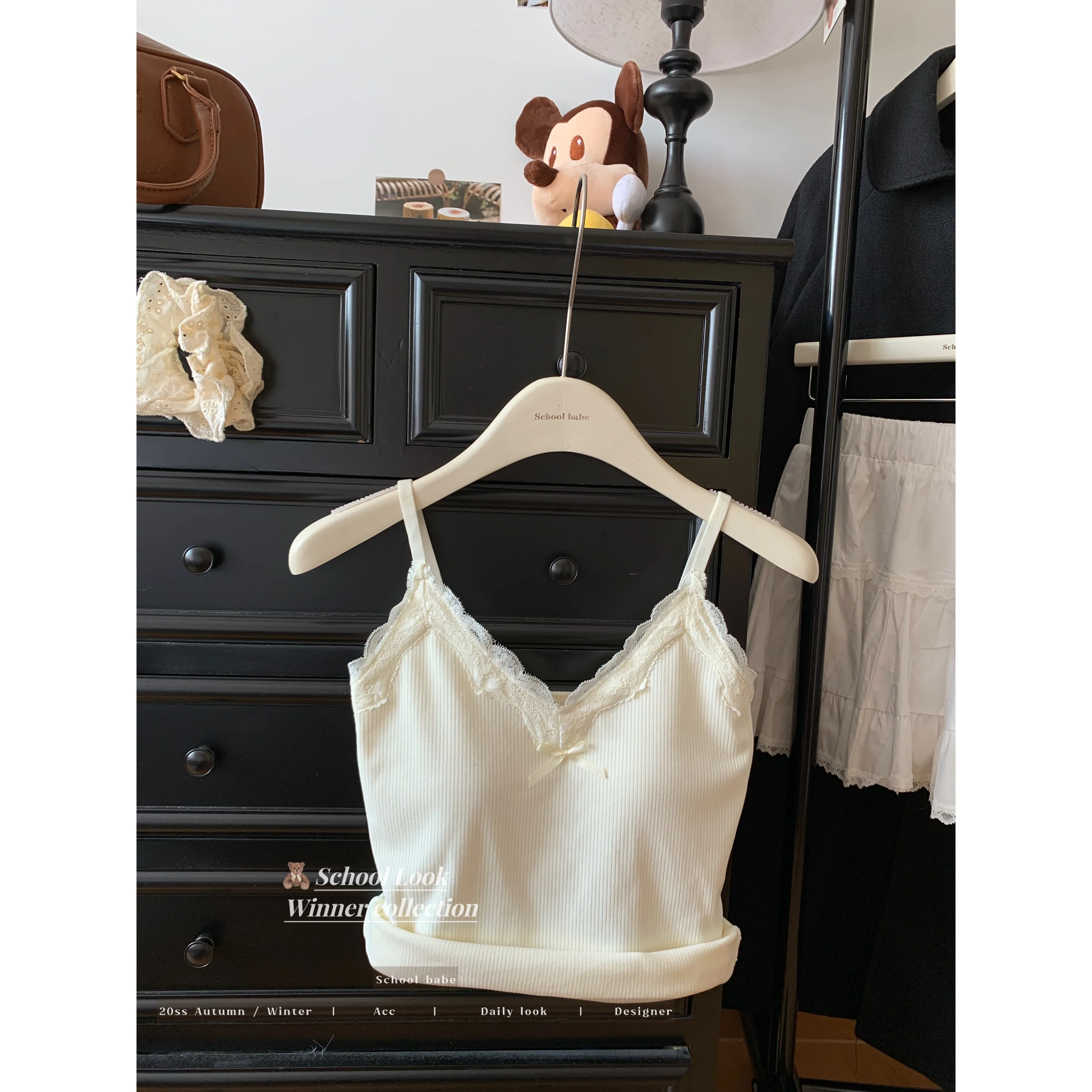 Gyaru Lace Stitching Cami Women 2024 New Autumn and Winter Inner wear With Chest Pad Slim fit Knitted Base Top