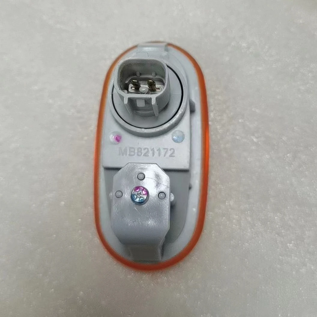 МБ 821172 Боковой фонарь на крыло указатель поворота для Mitsubishi Montero Pajero V31W V32W V33W V43W V45W