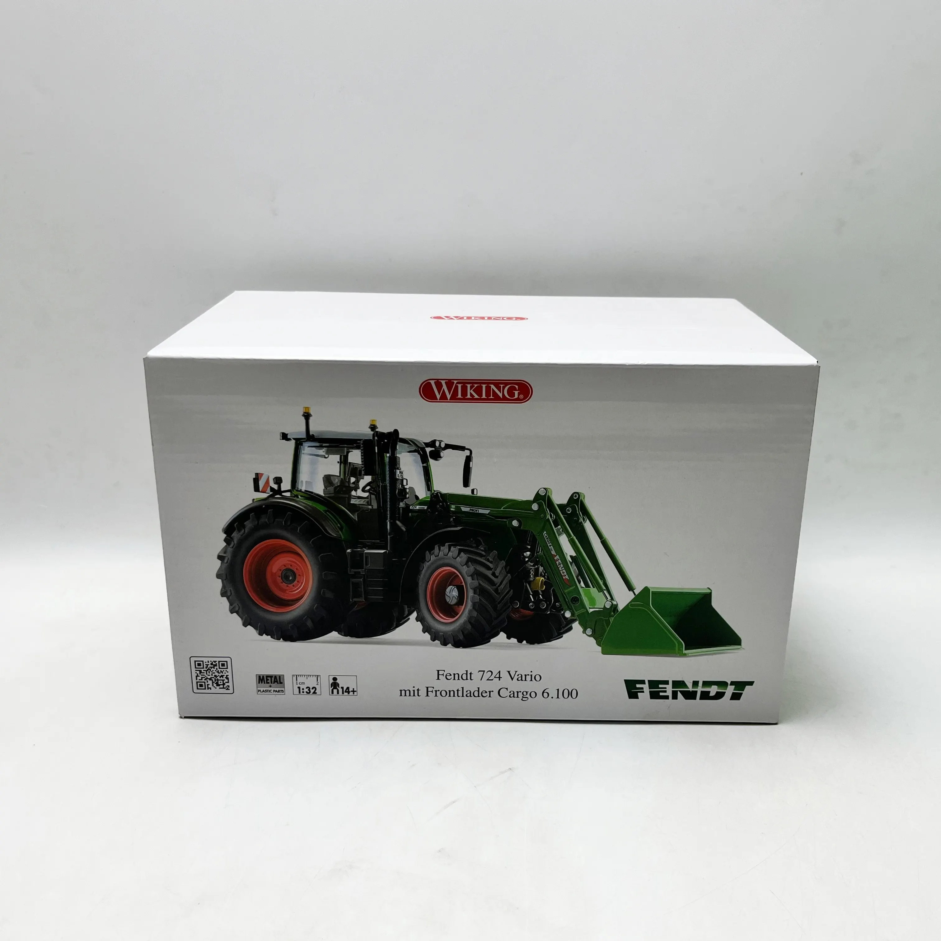 Фото Литая под давлением модель автомобиля из сплава Fendt 724 Vario в масштабе 1/32 №1