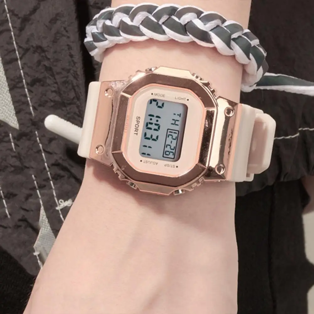 

Часы-хронограф электронные с квадратным циферблатом и силиконовым ремешком