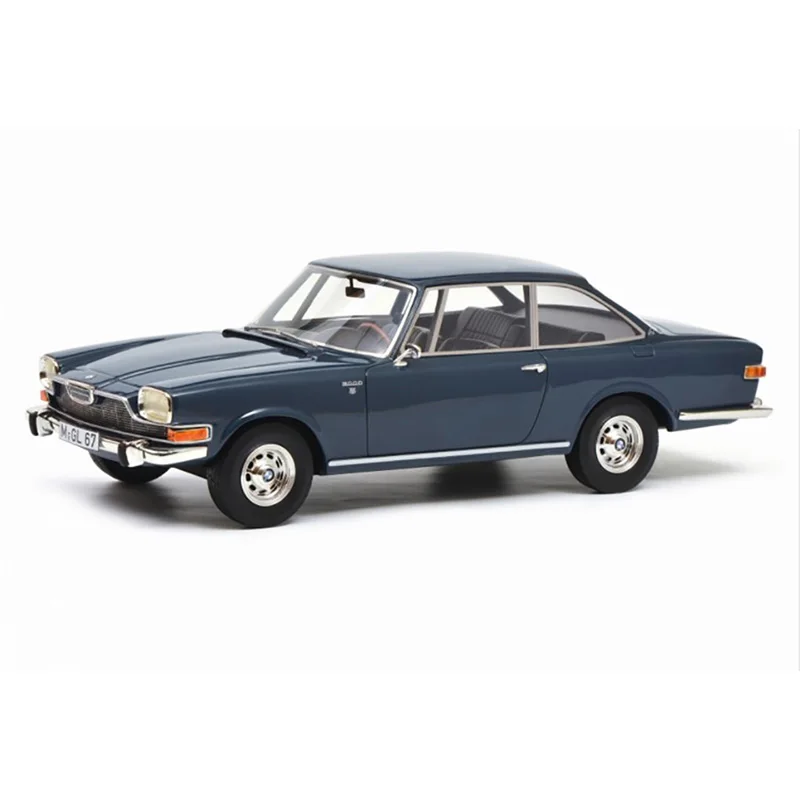 

Модель классической каучуковой машины 3000 V8 из стекла: 18