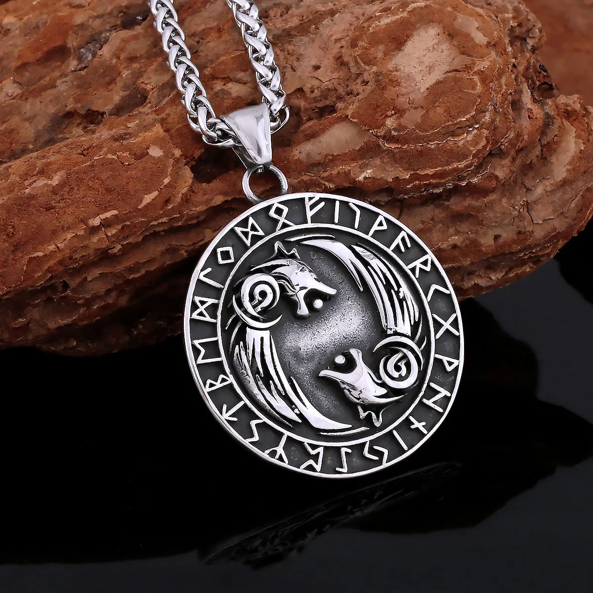 

Men's Vintage Viking Odin Valknut Animal Necklace Vintage Stainless Steel Fashion Amulet Rune Pendant Jewelry Accessories