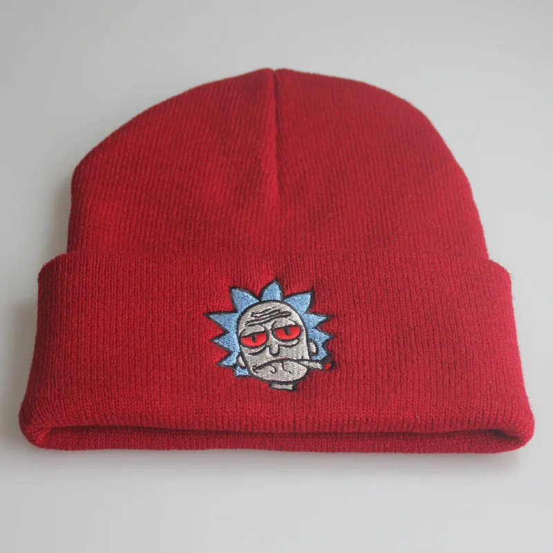 Рисунок 4 - Классическая вязаная шапка с вышивкой