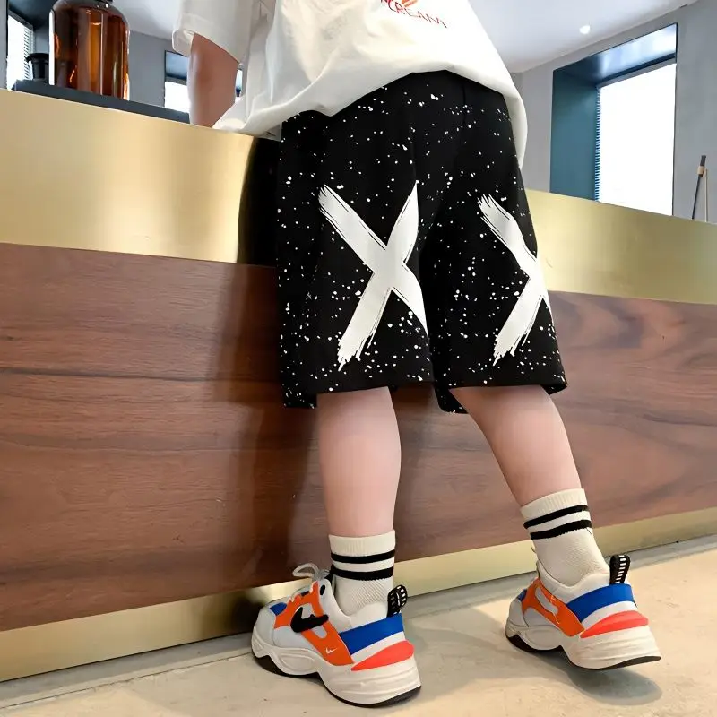 

Детские брюки, летние детские черные брюки в стиле хип-хоп для улицы, хлопковые и льняные свободные шорты для мальчиков, брюки с принтом четв...