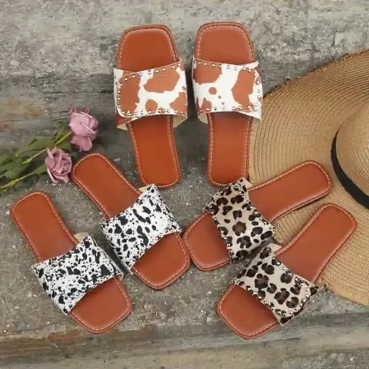 

Женские тапочки с заклепками, леопардовые шлепанцы для бассейна, резиновые сандалии на каблуках, большие размеры, 2023