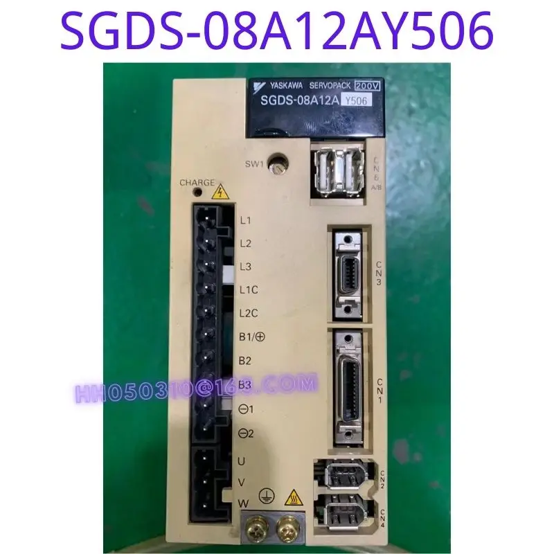 

Б/у оригинальный драйвер SGDS-08A12AY506 был функционально протестирован и не поврежден на вид