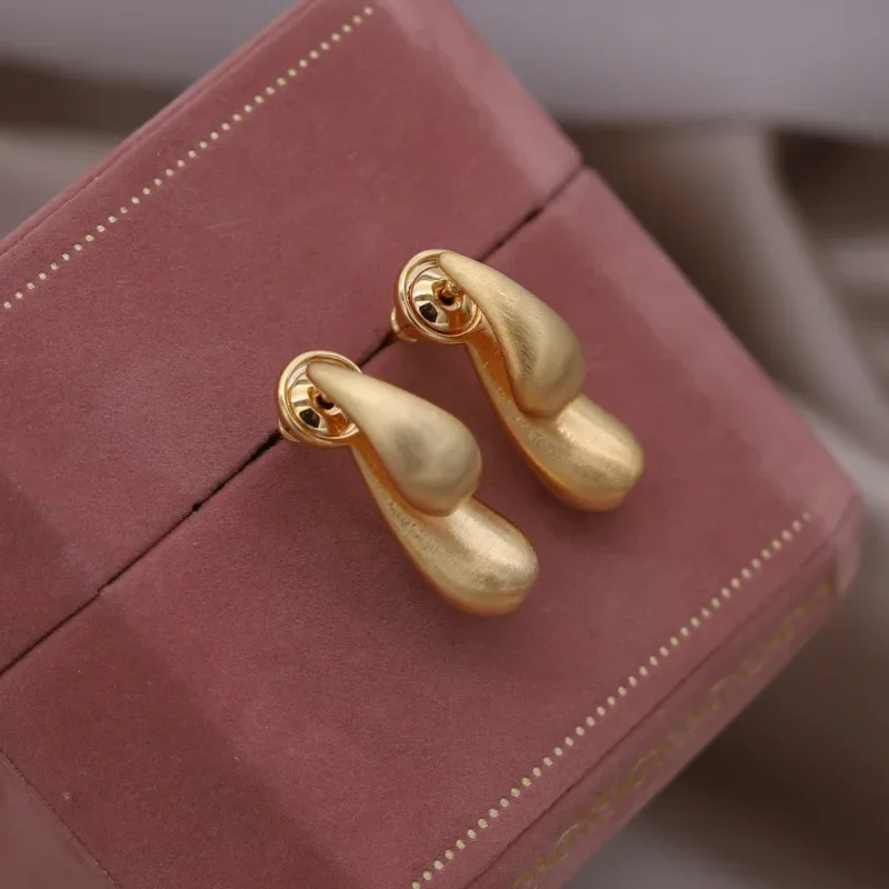 Новые модные ювелирные изделия Позолоченные матовые металлические капли 18 карат