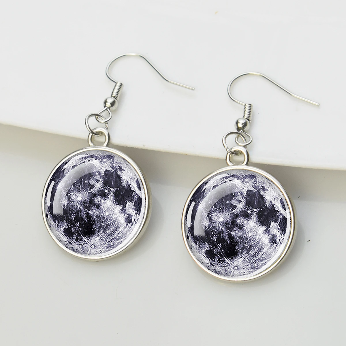 Женские серьги-подвески в виде планеты с солнечной системой