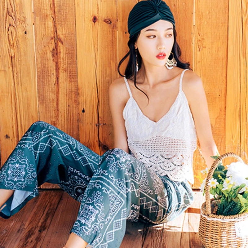 

Women Spaghetti Strap Lace Crop Top Hollow Crochet Wavy Hem V-Neck Beach Vest