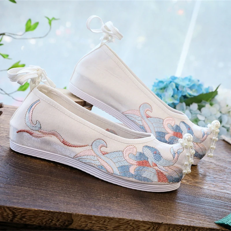 

Китайский традиционный ханьфу обувь; Женские туфли на плоской подошве; Белые бандажные туфли на скрытой танкетке с вышивкой в стиле «лолита»