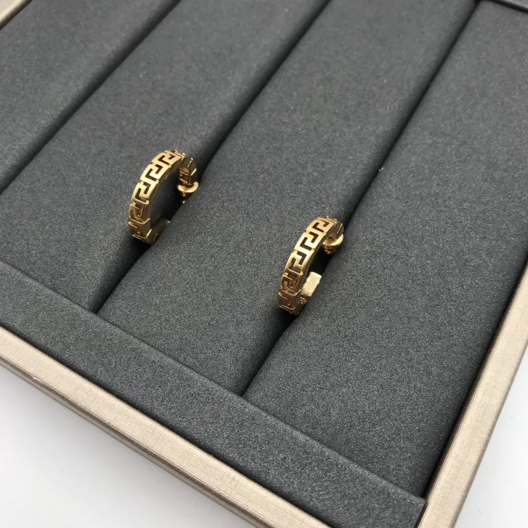 

European and American popular retro brass earrings