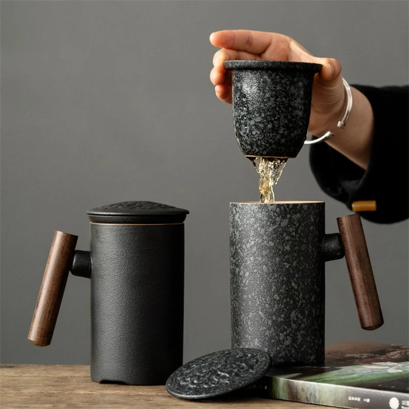 

Japanese style Vintage Ceramic Mug Tumbler Rust Glaze Tea Leak Mug with Wood Handle Water Cup With Filter Drinkware
