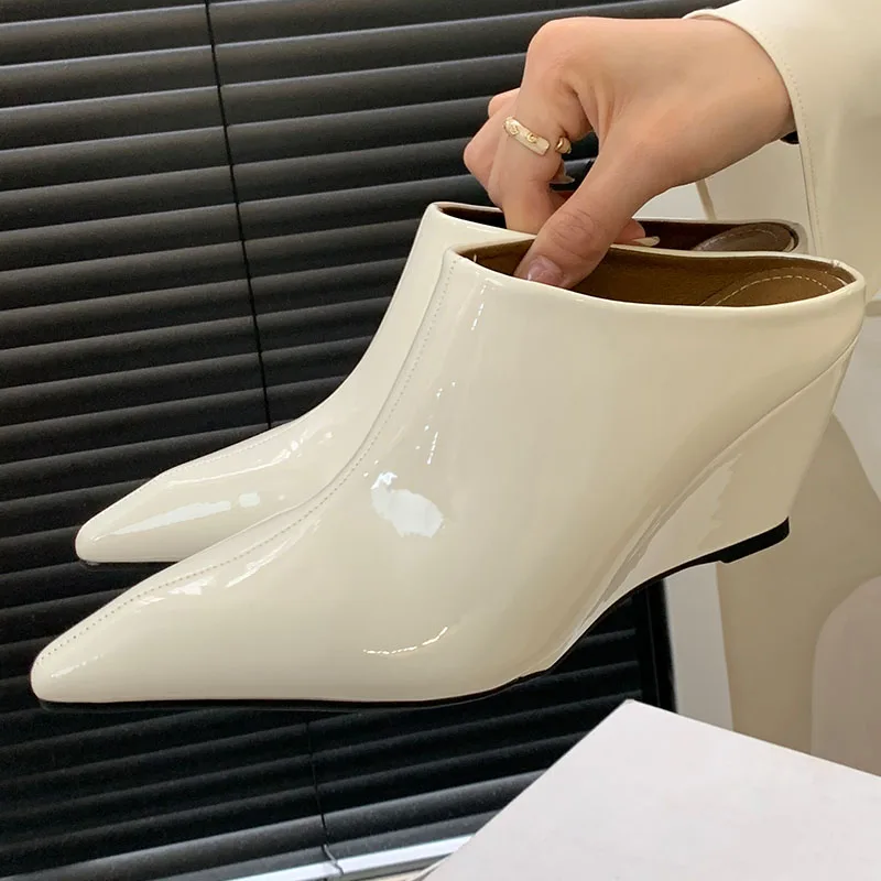 2025 новые модные женские тапочки на танкетке с острым носком шлепанцы