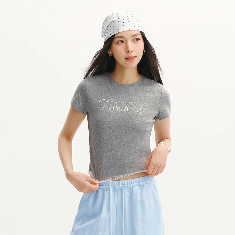 Фото Женская футболка Semir с коротким рукавом, кружевом и имитацией двухслойности, с бисером и надписью, приталенная, новинка 2026 года, элегантный повседневный топ №4
