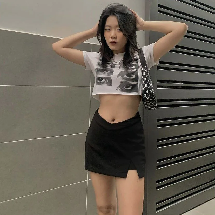 

2022 Summer New Temperament All-match Split V-waist Short Skirt Fashion Solid Color All-match Anti-glare A-line Skirt