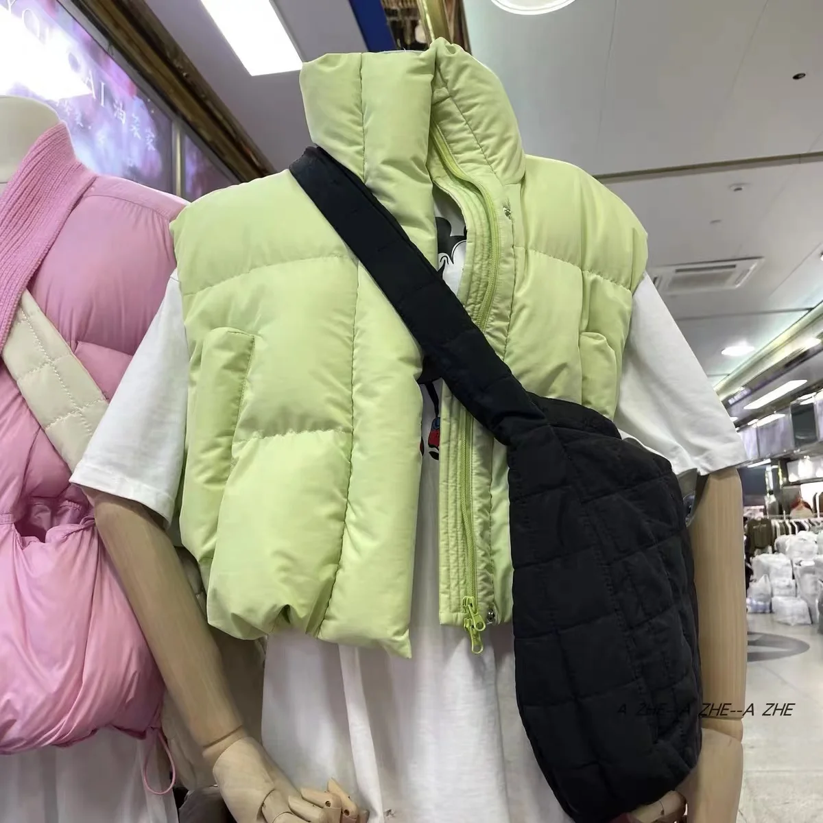 Женская короткая жилетка на молнии из хлопка без рукавов с подкладкой в