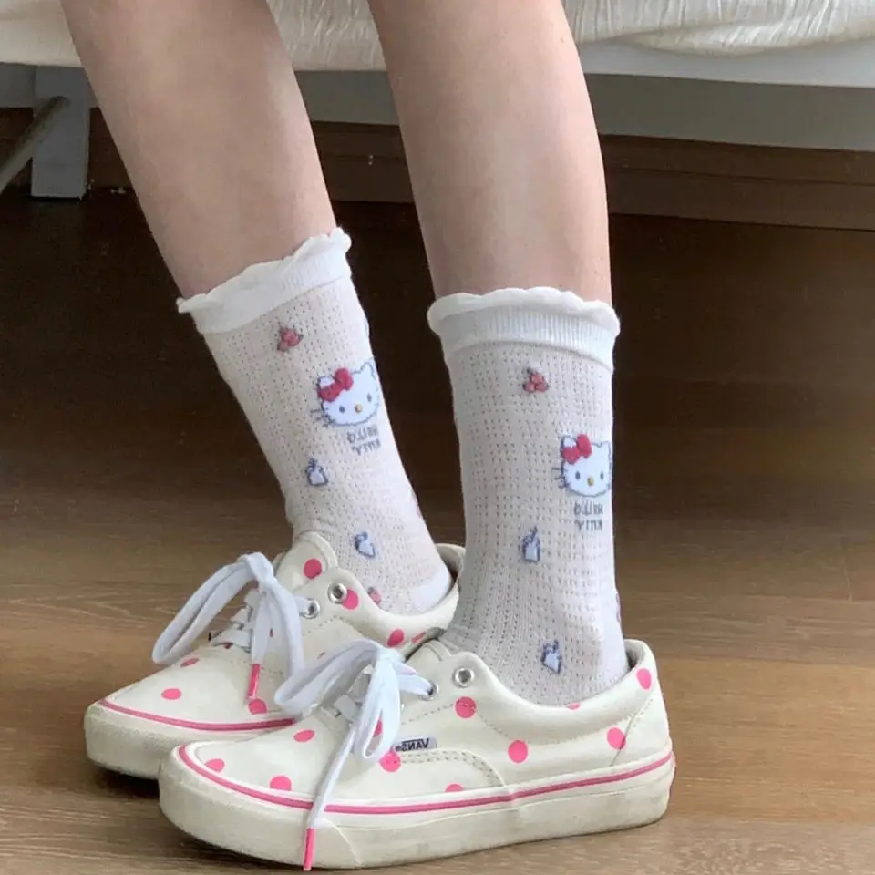 

Милые носки Hello Kitty Летние сетчатые воздухопроницаемые чулки средней длины для девочек с мультяшным рисунком Sanrio Корейская версия студенче...