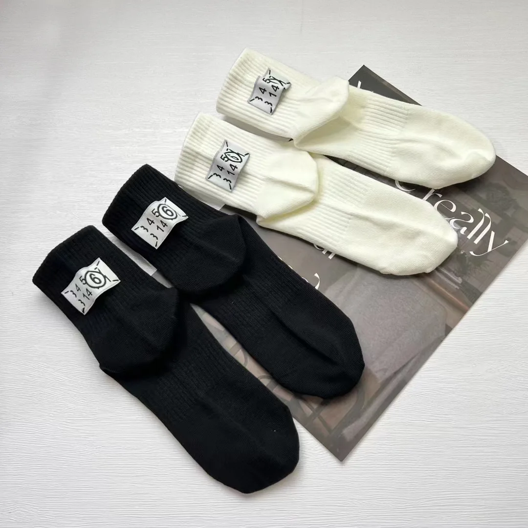 Margiela MM6 Socks Men's Women's Fashion 23FW Luxury Brand MM Hand Sewn Patch Letters Mid-tube Skateboard Casual Sports Sock
