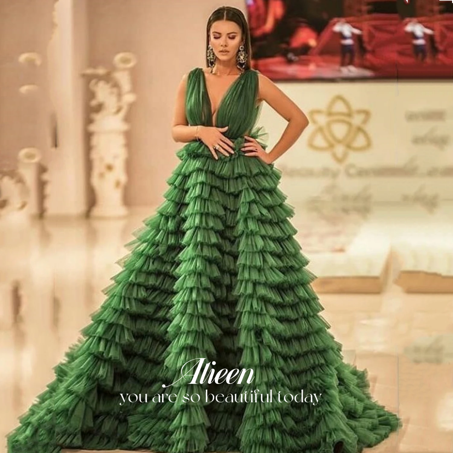 

Green Woman's Evening Dress Party Evening Elegant Luxury Celebrity Reunion Layered Formal Occasion Dresses for Prom V-neck Mesh