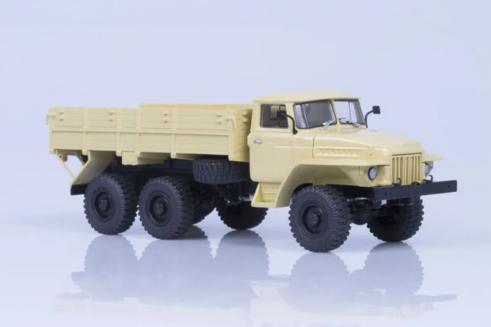 URALSKY TRUCK 375N 6X6 ON BOARD 1974 BEIGE (USSR RUSSIAN) | УРАЛЬСКИЙ ГРУЗОВИК 375Н 6Х6 БОРТОВОЙ