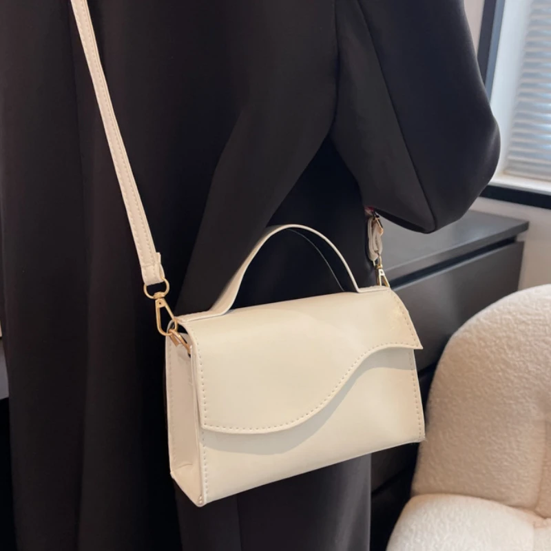 

Niche Design Retro Women's Bag New Trend Atmosphere Wild Shoulder Bags For Women 2022 Fashion Texture Crossbody Bags Wholesale