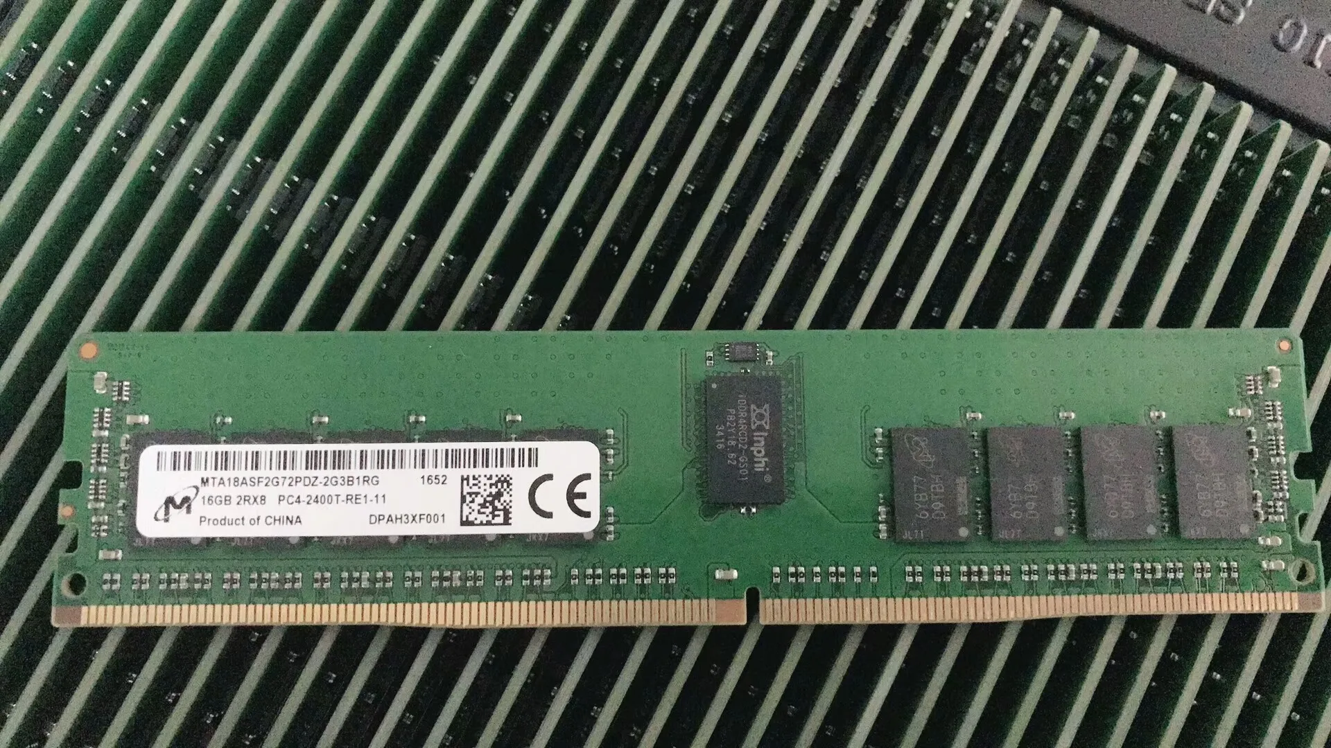 

RAM Spotlight MTA18ASF2G72PDZ-2G3B1 16G 2RX8 DDR4 2400T REG server memory