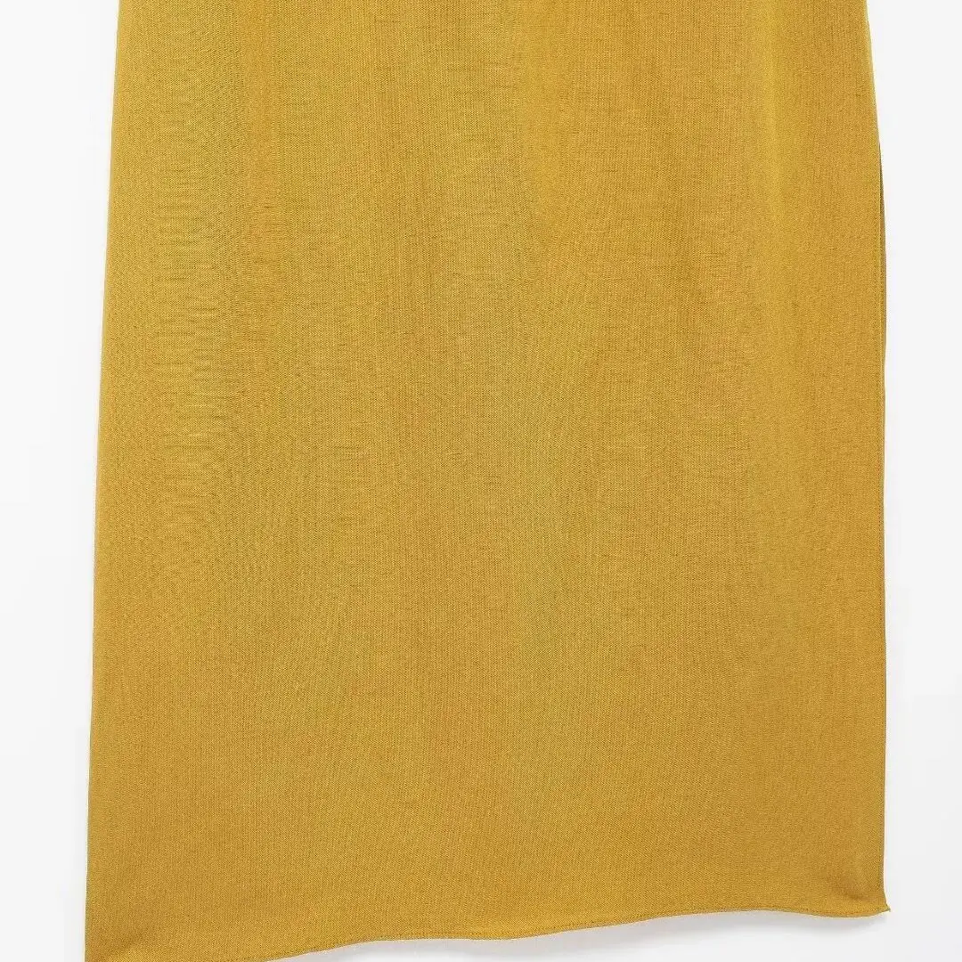 Платье женское облегающее с лямкой на шее глубоким V-образным вырезом и открытой