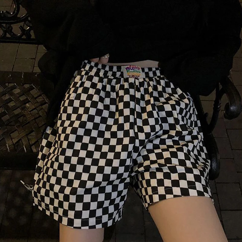 

Elastic waist plaid shorts Woman's Korean fashion wide leg shorts woman Casual simple straight short pants woman Summer 2022
