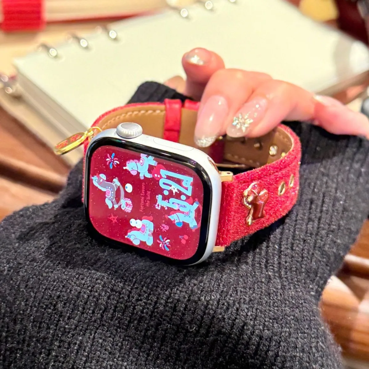 Фото Ремешок Star Pony из бархатной кожи для Iwatch 11 10 9 8 7 6 Ultra SE, мультяшный ремешок-браслет для Apple Watch 44 мм, 42, 45, 46, 49, 38, 41, 40 мм №4