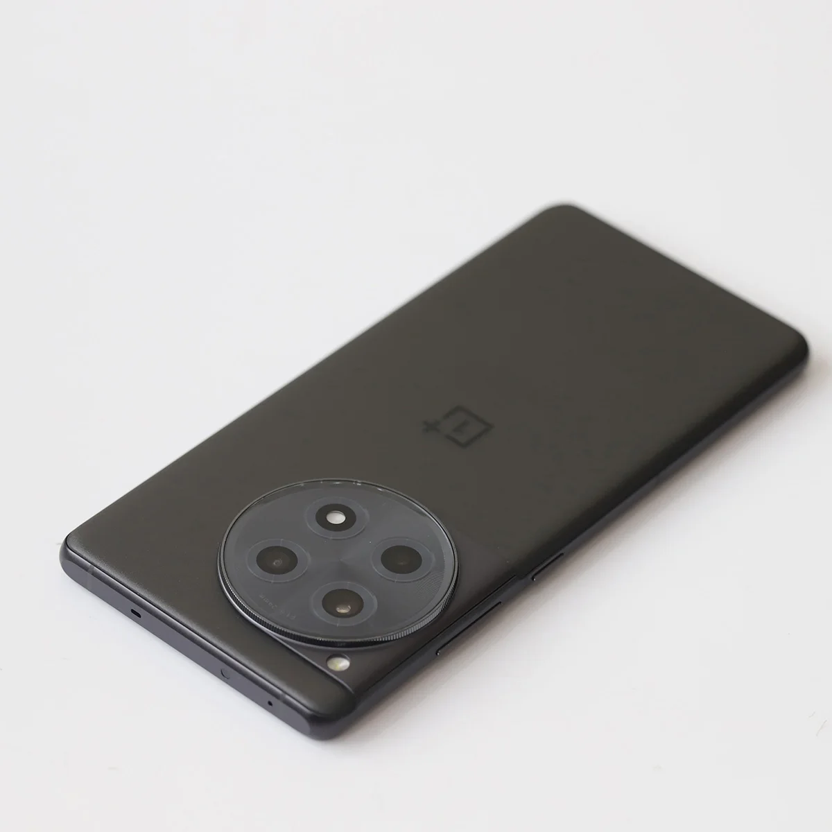 Смартфон OnePlus ace 3 12/256ГБ 16/512ГБ 16/1ТБ global