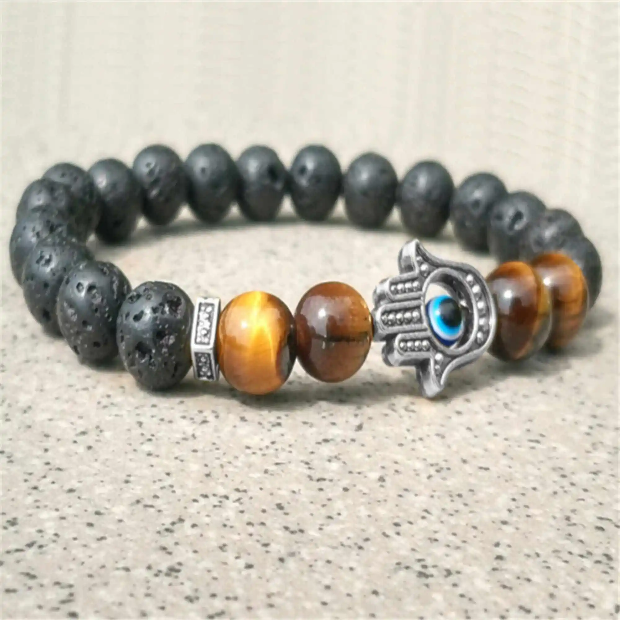 Серебристый браслет с вулканическими камнями в виде тигра 8 мм эластичный модный