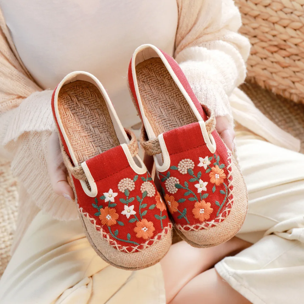 

Women Shoes Embroidery Flowers Big Round Head Black Shoes Dressy Comfort Slip on Loafers for Ladies Chinese Red Wedding Shoes