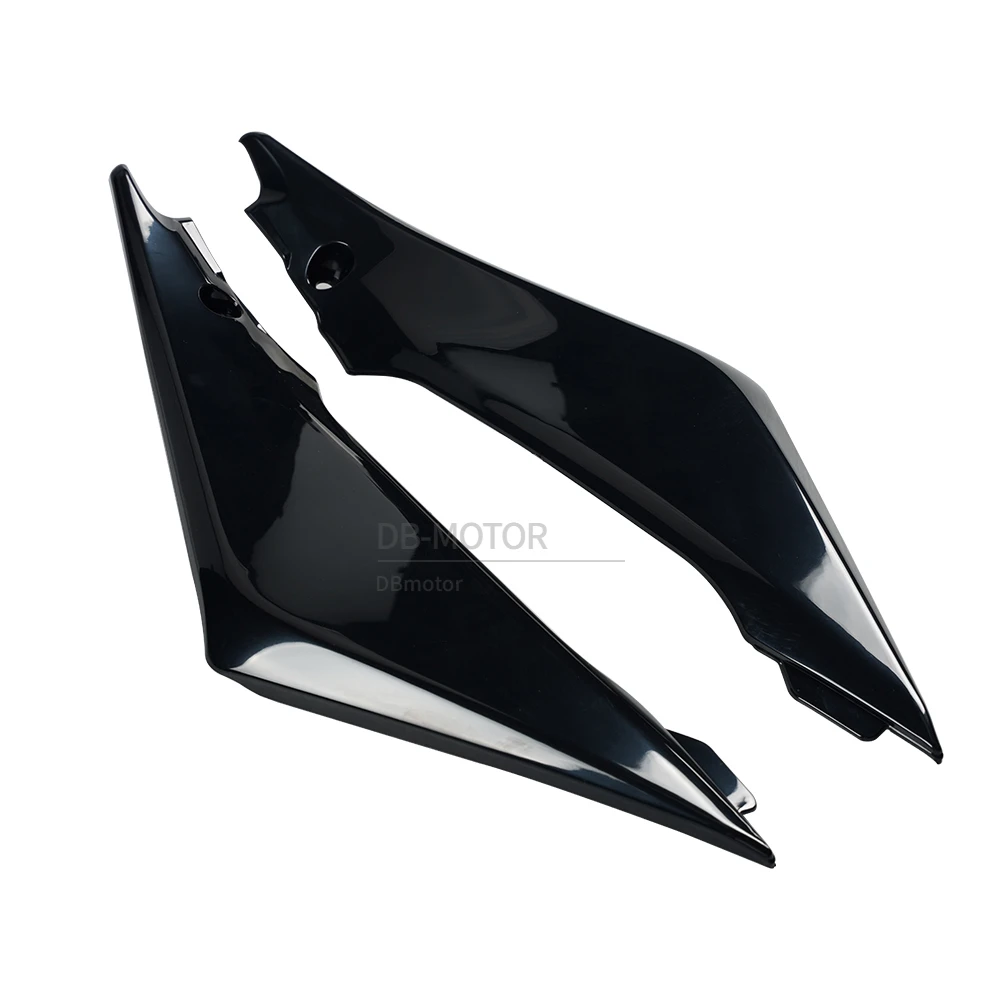 Черный пластиковый обтекатель боковой крышки топливного бака мотоцикла