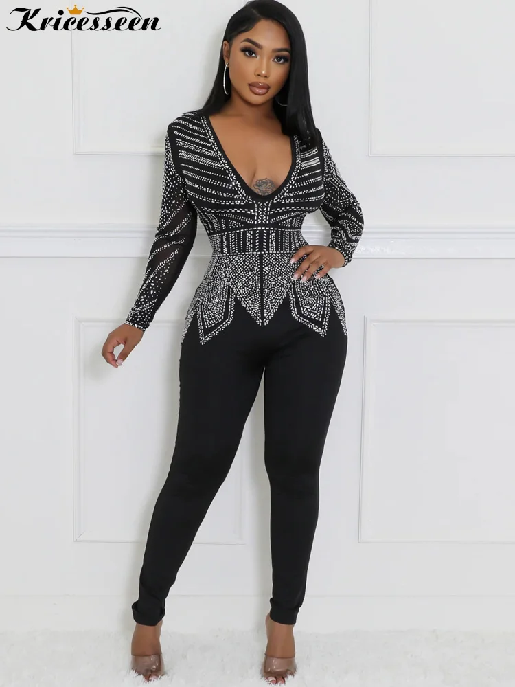 Женский комбинезон с глубоким V-образным вырезом со стразами