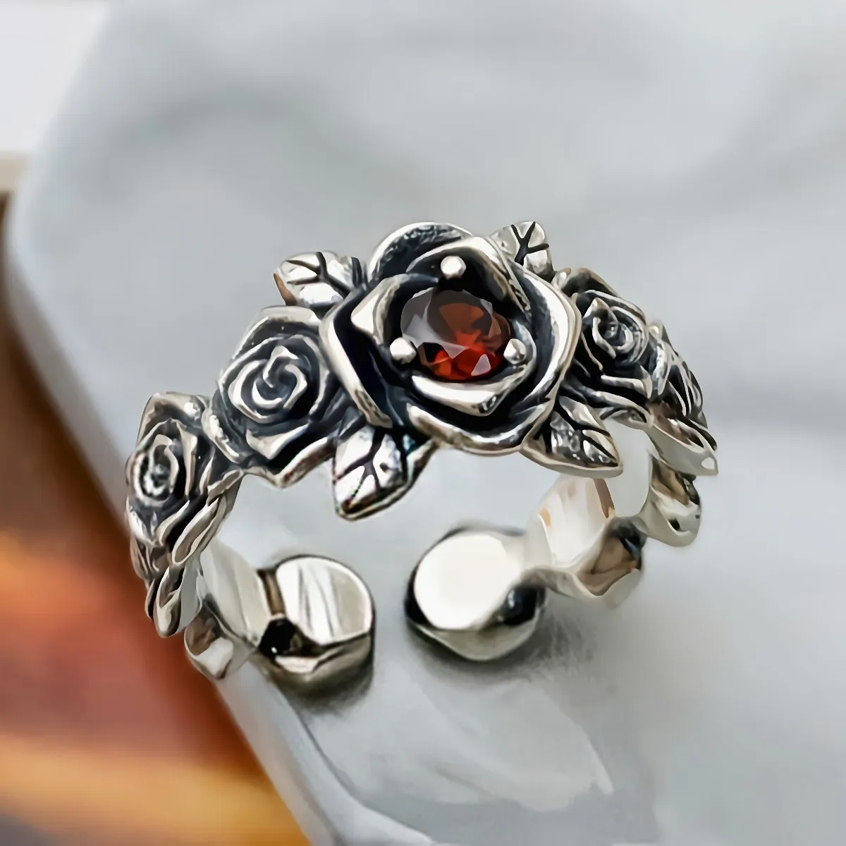 

Винтажное Открытое кольцо из серебра 925 пробы с красной циркониевой розой