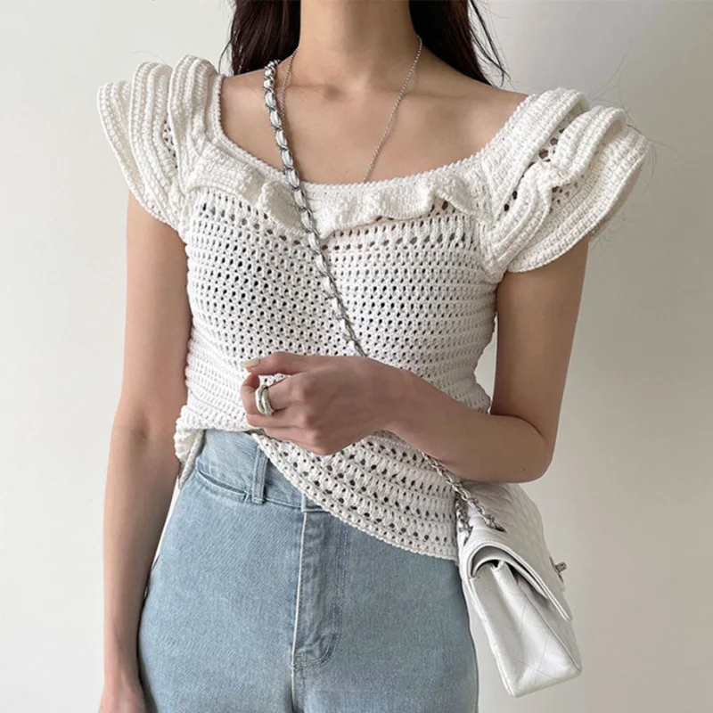 

2022 Summer retro temperament square collar lumbar waist waist is thin and flying sleeve knitted hollow top girl
