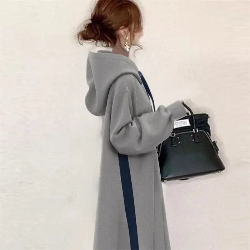 Женское длинное платье-свитшот с капюшоном и длинным рукавом