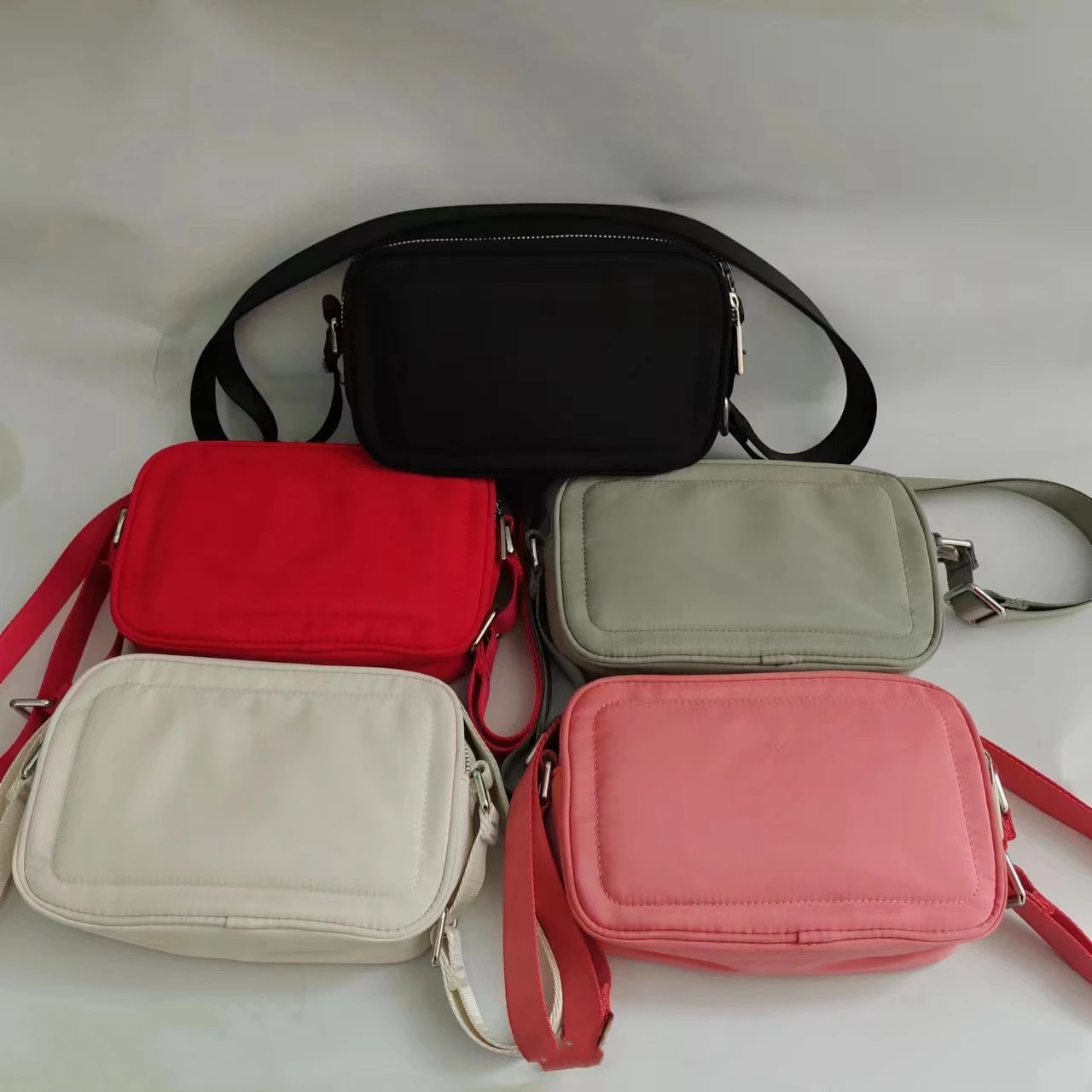 2L Belt Bag Lulu Fashion Casual Women's Diagonal Bag Metal Logo On The Move Travel Crossbody Camera Bag Unisex Outdoor Sport Bag