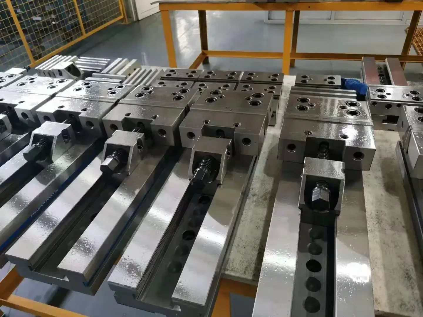 Токарный станок Инструментальное оборудование Настольные тиски Max.65 Зажимная