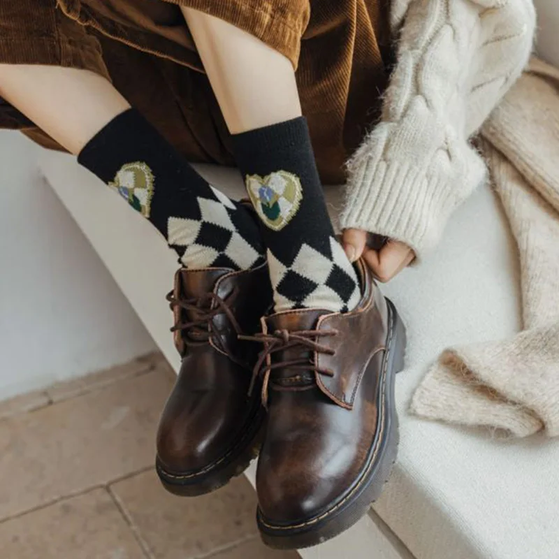 5 Pairs Fashion New Soft Comfortable Women Socks Kawaii Flowers Print Sweet College Style Winter Thicken Wool Socks Leg Warmers