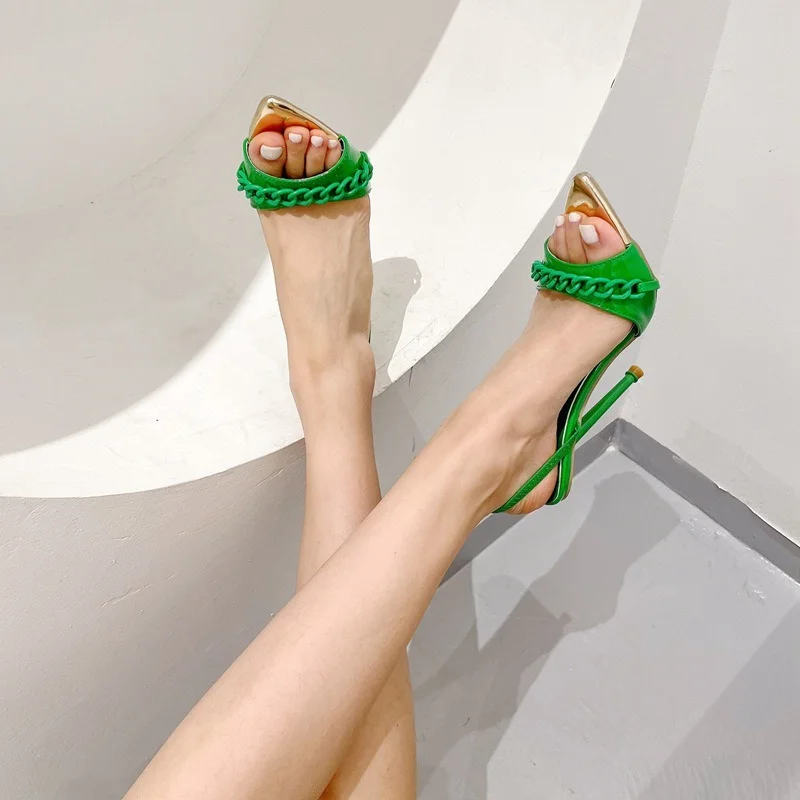 

Босоножки женские на высоком каблуке, с острым носком, на цепочке