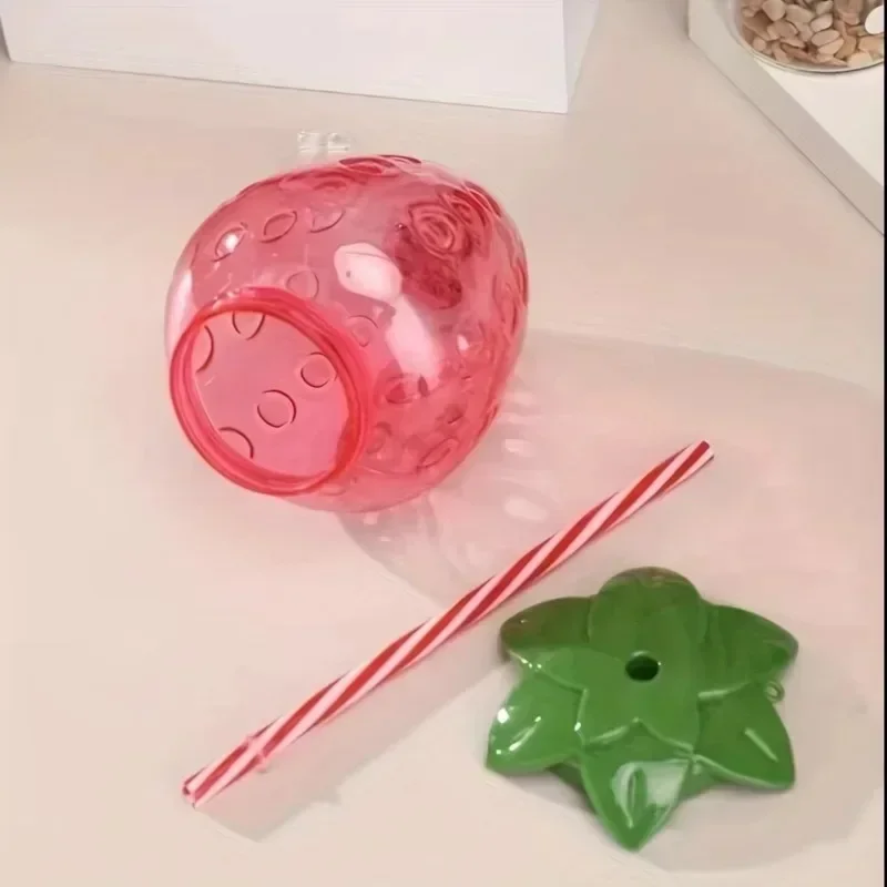 

Пластиковая кружка DAY DAY FUN клубничный